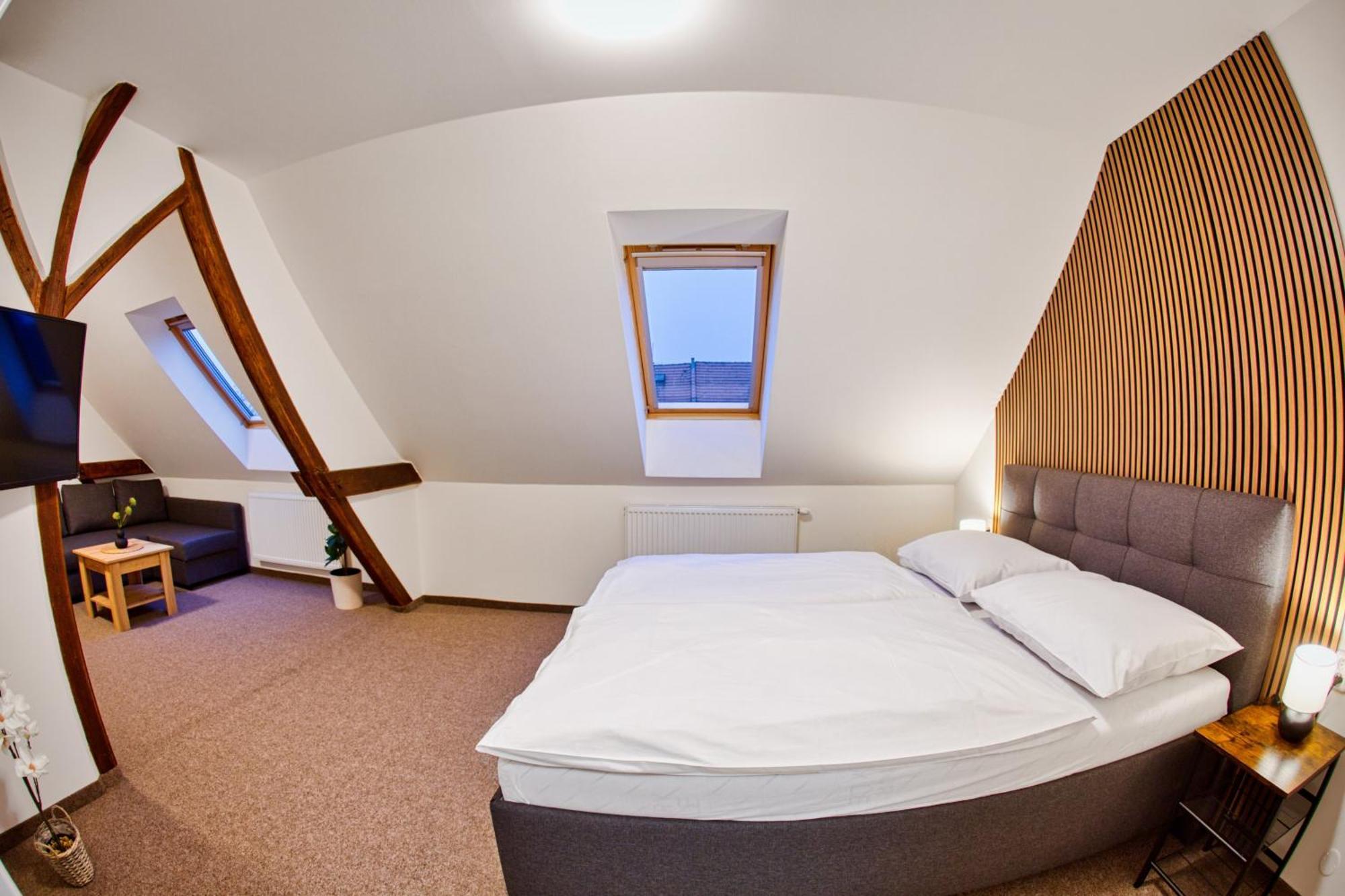 Hotel A Restaurace Ruze Podborany Dış mekan fotoğraf